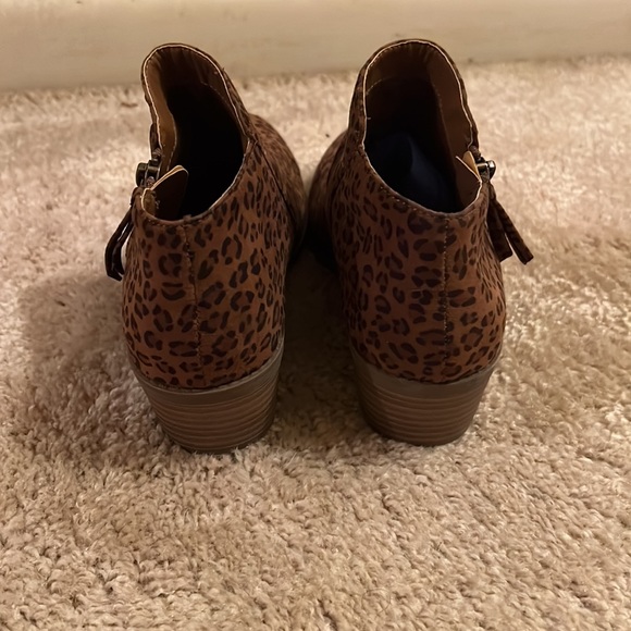 Size 7 booties - Picture 3 of 4